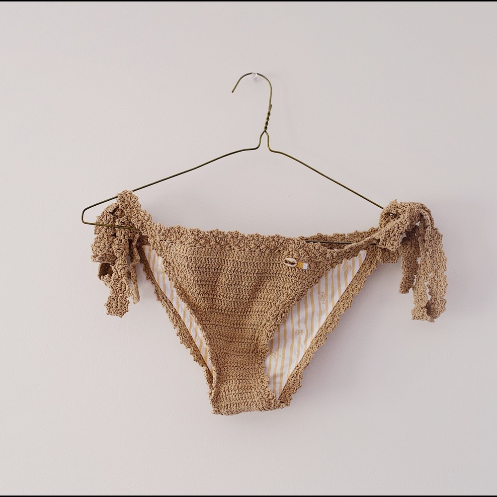 She Made Me Hira Tie Side Bikini Bottoms (Taupe)